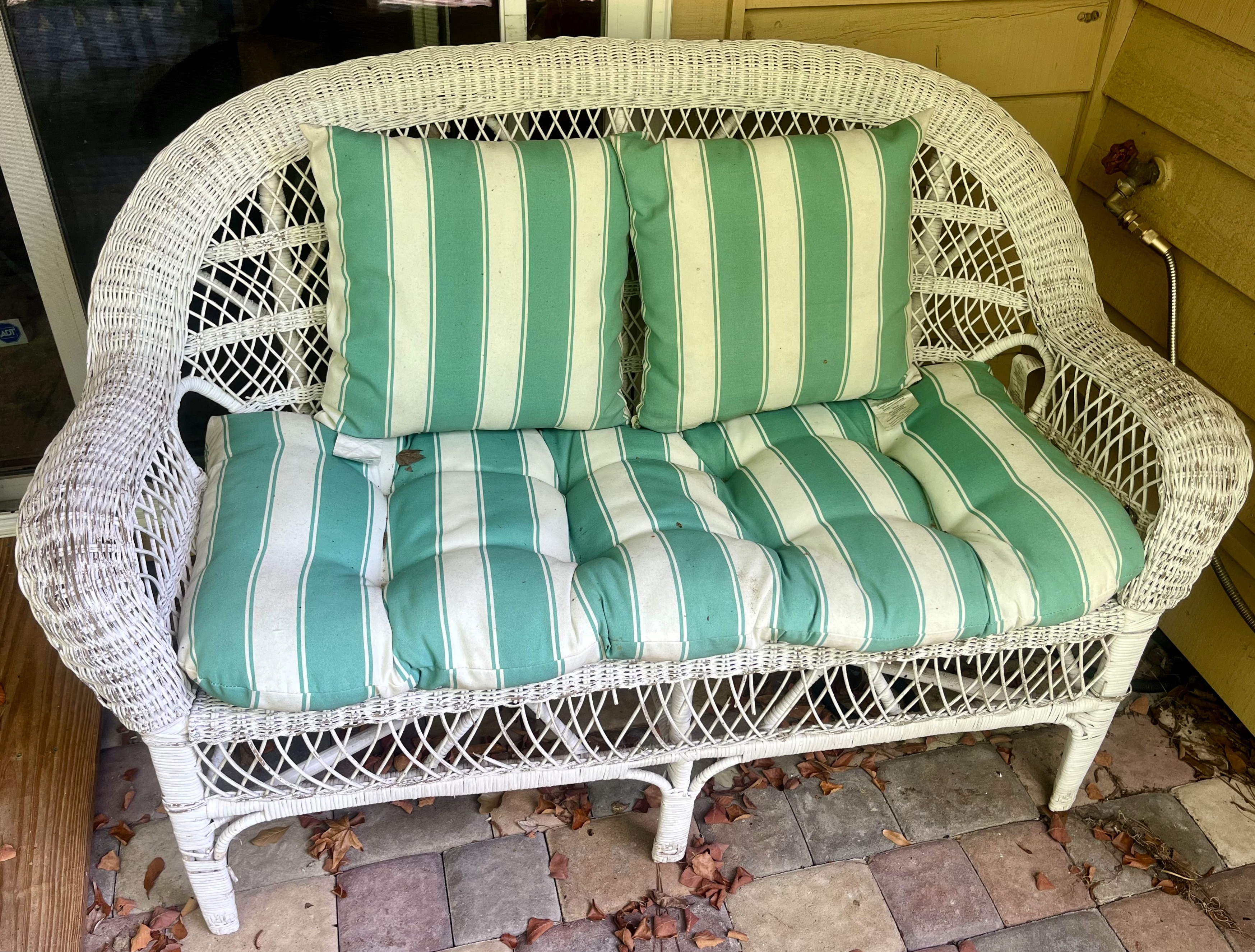ARTIST NEIL JANSEN ESTATE BLUFFTON WITH MANY ANTIQUES